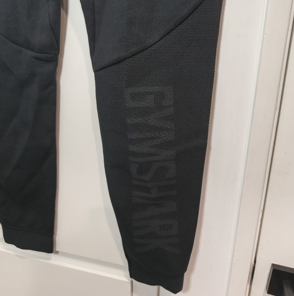 Gymshark Men's Black Joggers - Picture 5 of 6
